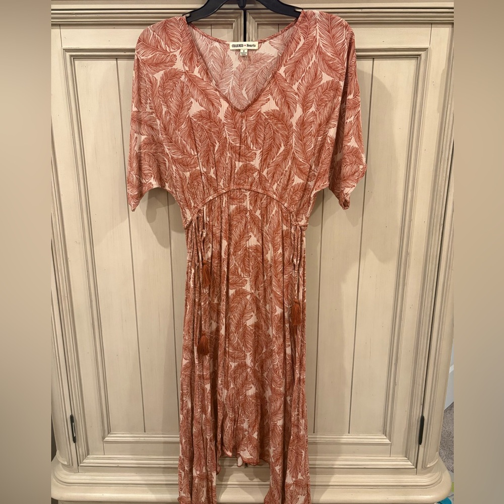 Chic Feather Print Maxi Dress